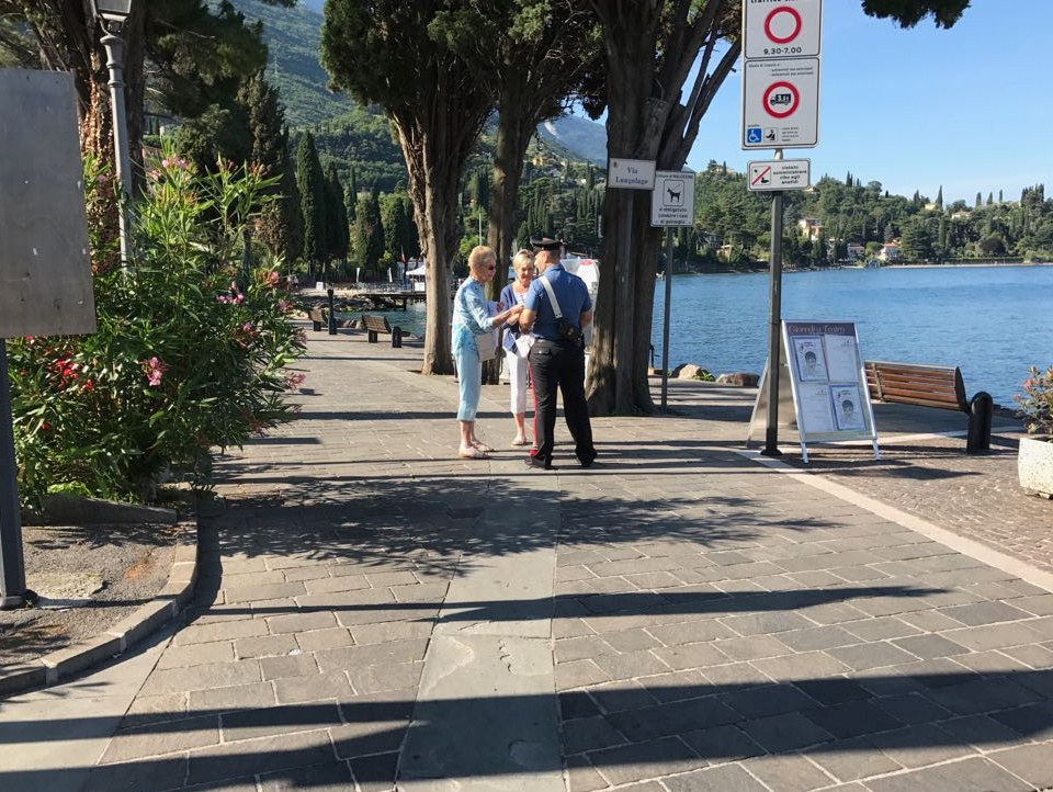 “Hai da cambiare?”. Ma i soldi li rubano