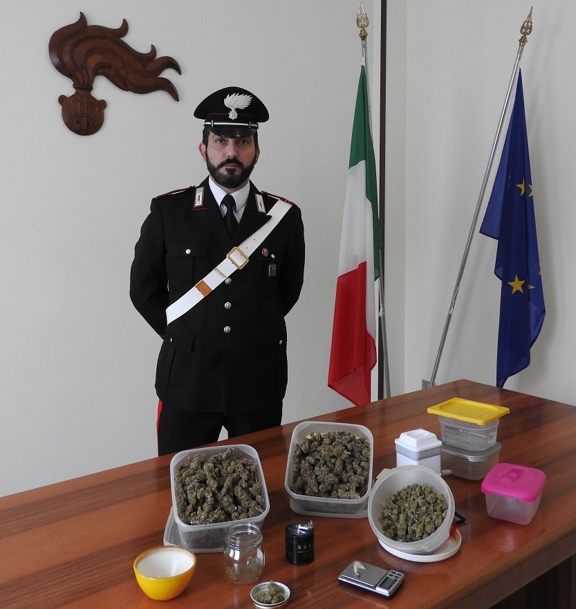 I carabinieri di Salò sequestrano mezzo chilo di marijuana