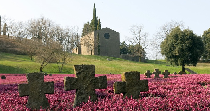 Furti di fiori al cimitero di Orzinuovi, la soluzione è vicina