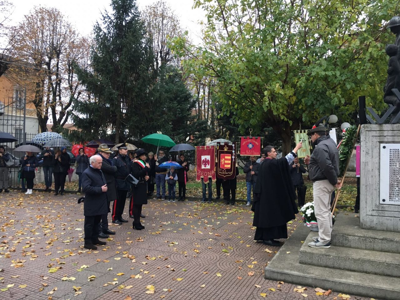 Cerimonia IV Novembre partecipata anche sotto la pioggia