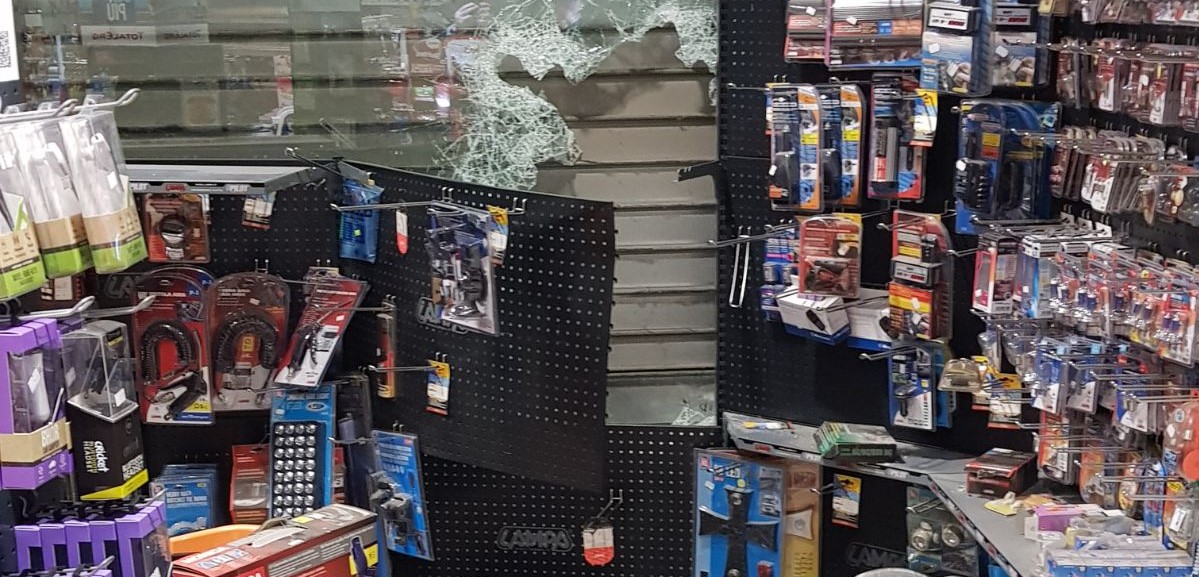 Ennesima spaccata Distributore nel mirino dei ladri