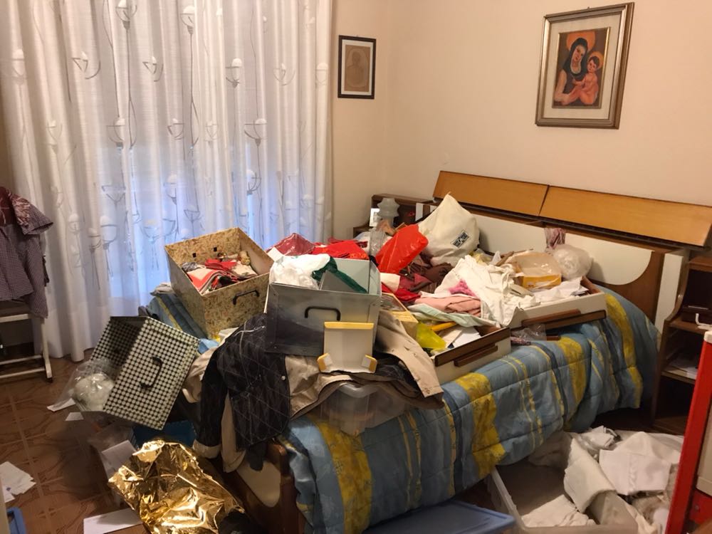 Casa svaligiata durante il funerale della madre