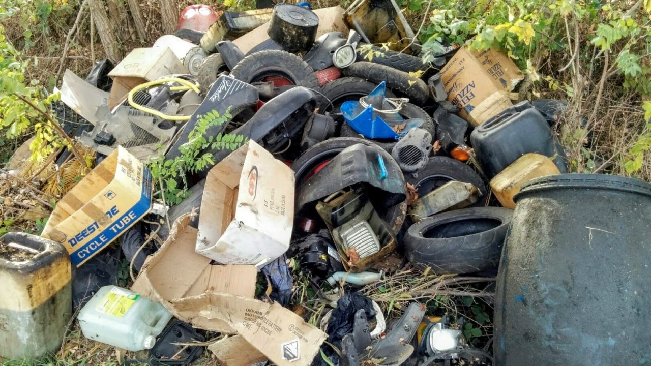 Discarica abusiva in aperta campagna