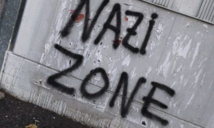 Scritte neonaziste sul muro della scuola