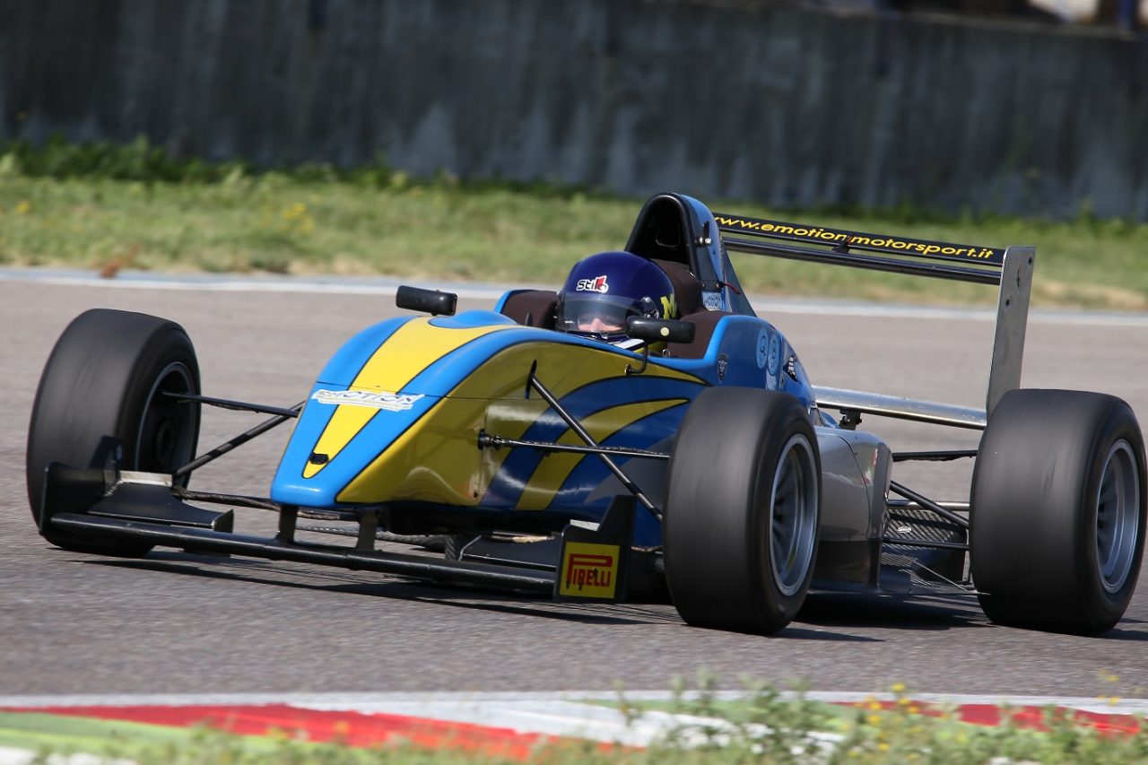 Auto da corsa Conquista il podio all’esordio