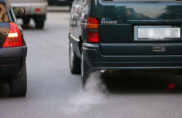 Il Garda invaso dalle auto: aria in peggioramento