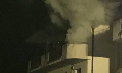 Appartamento in fiamme Intervengono i vigili del fuoco