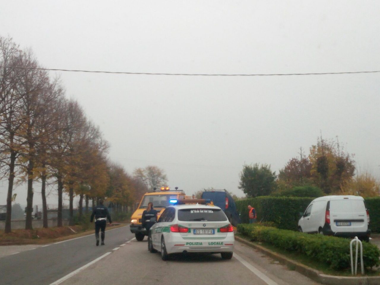 Scontro tra due veicoli sul cavalcavia