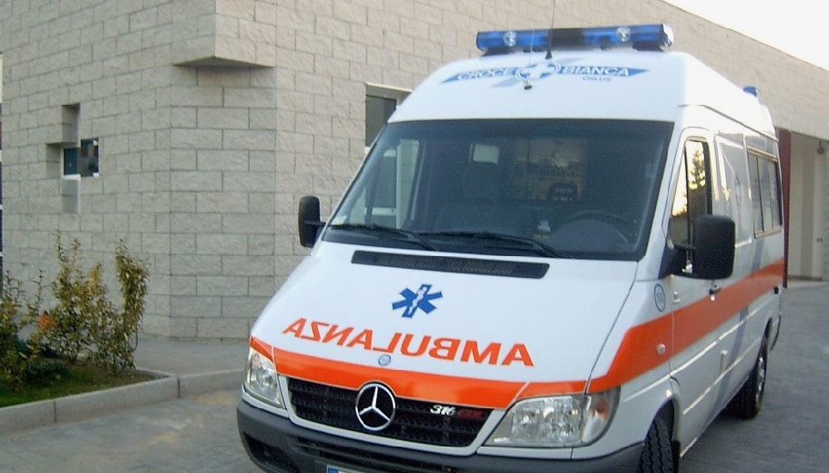 Incidente auto bici, ciclista in ospedale