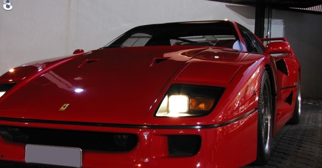 Incidente col Ferrari, il bolide finisce nella scarpata