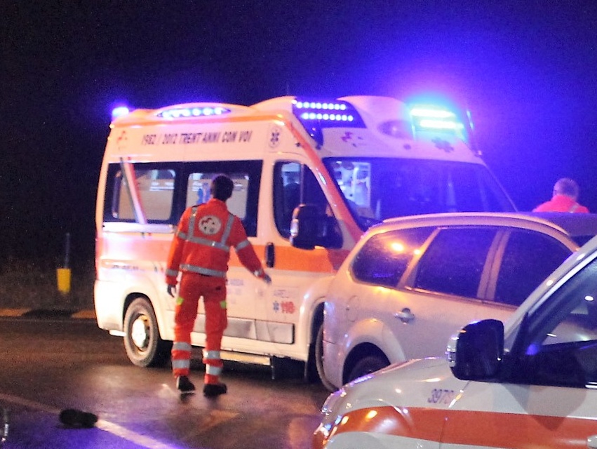 Incidente vicino alla Questura, due donne in ospedale