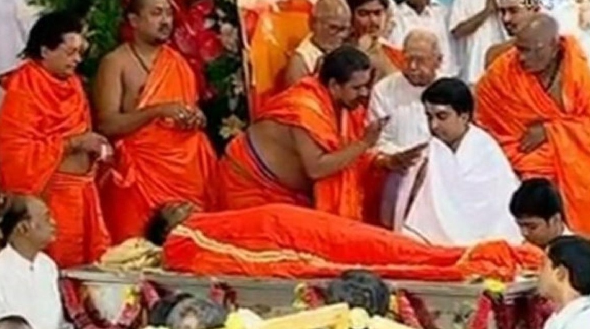 India: la cremano ma è ancora viva