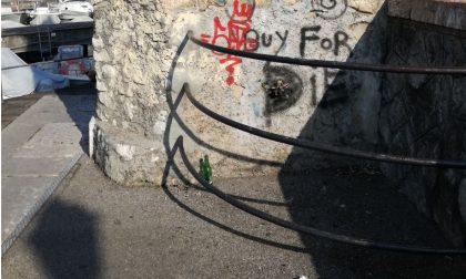 La bellezza della diga rovinata dai maleducati