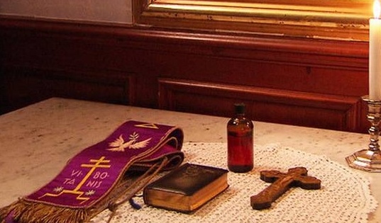 La chiede il divorzio… per colpa del diavolo!