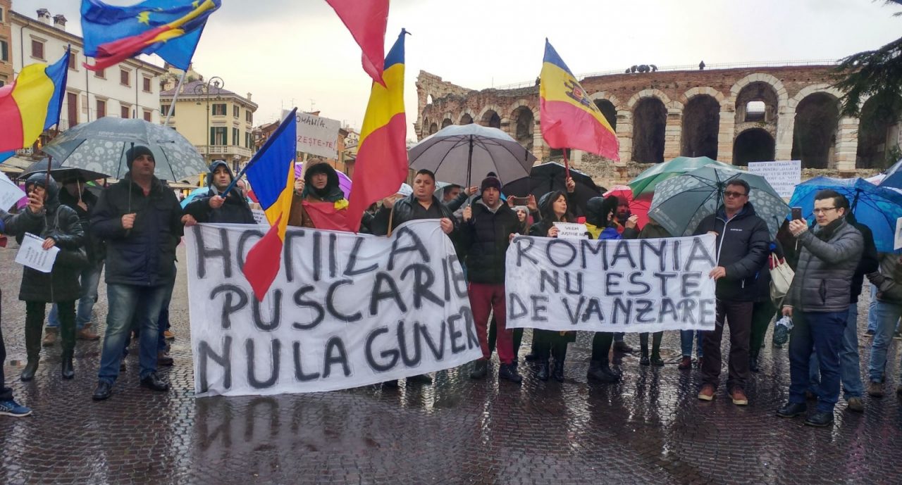 La protesta della comunità rumena a Verona