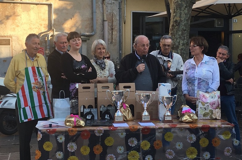 La sfida fra salami in piazza Cappelletti