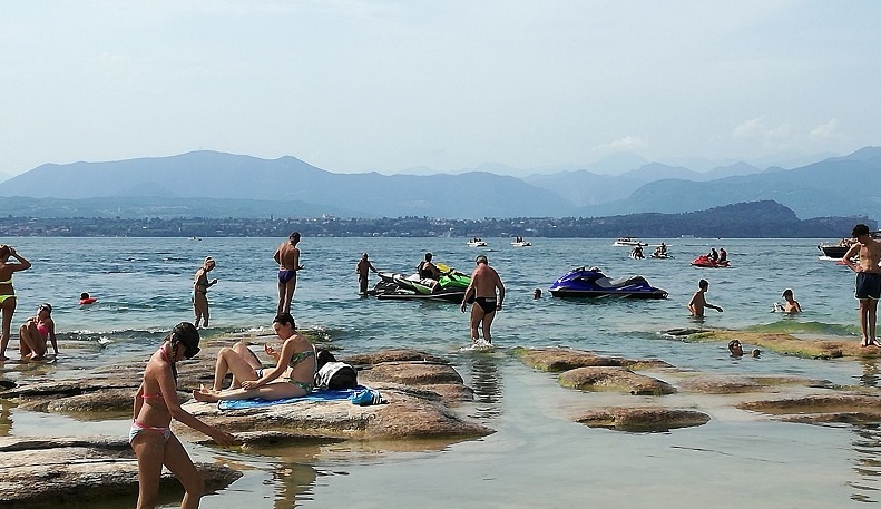Lo spettacolo della Jamaica rovinato dalle moto d’acqua
