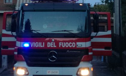 Manerba, roulotte in fiamme