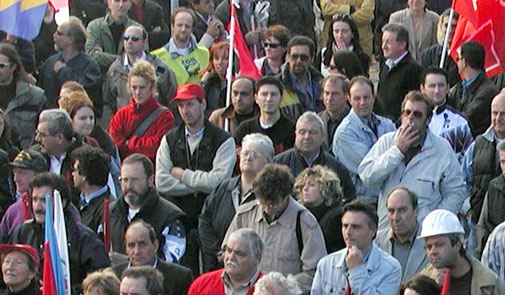 Manifestazione della comunità rumena contro il governo