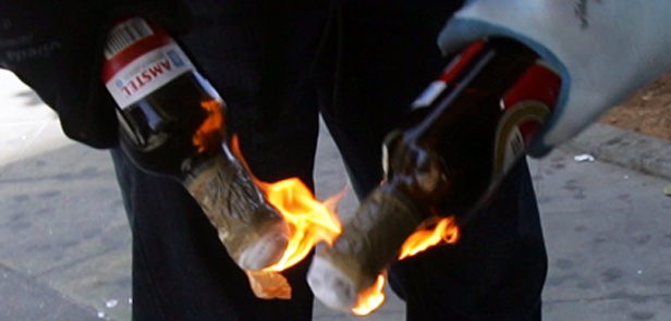 Migranti in arrivo, molotov contro l’hotel