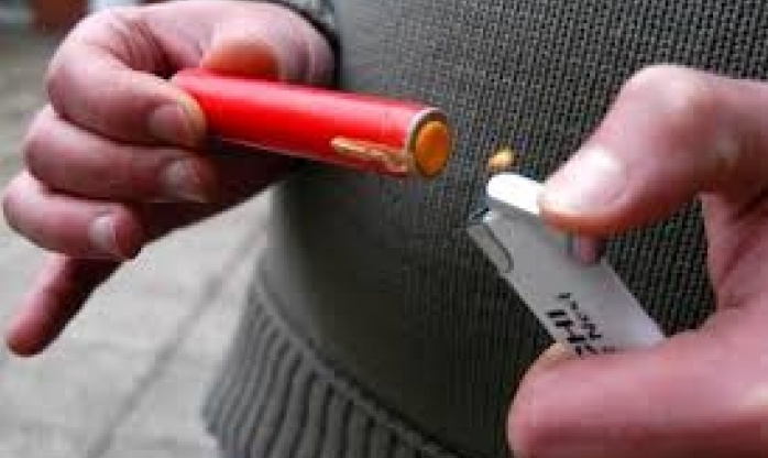 Mortaretti contro due agenti della Locale