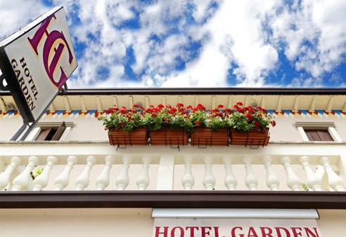 Muore in hotel a 69 anni