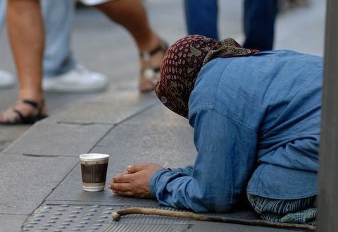 “No all’elemosina, c’è la mensa del buon Samaritano”