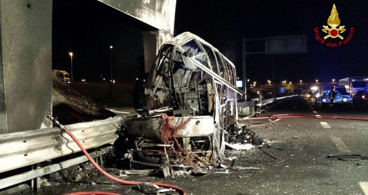 “Non risultano guasti al pullman”