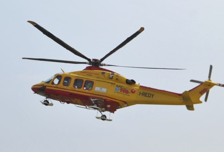 Operaio cade dalla scala e precipita per 5 metri: è grave