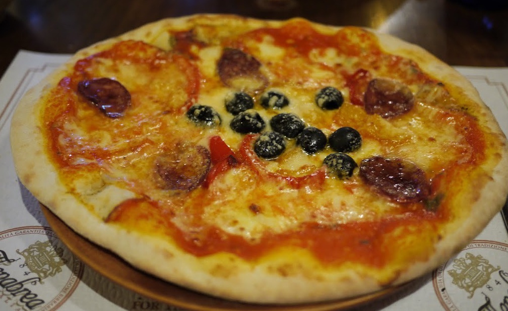 Pizza: conviene più comprarla che farla