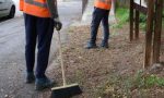 Profughi al lavoro per pulire