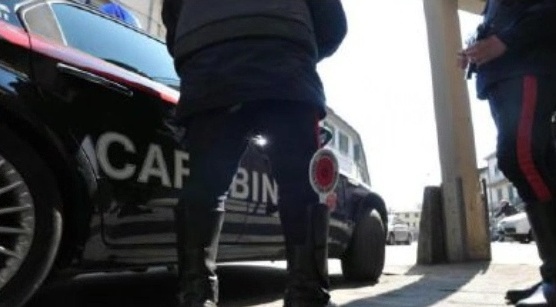 Pugni e schiaffi alla madre anziana, arrestato