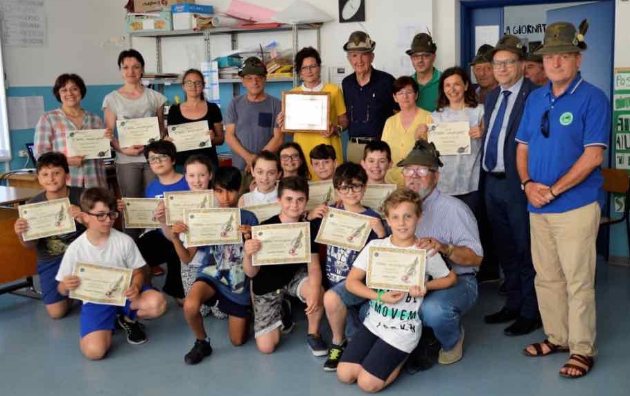 Raccontano il monumento ai caduti e vincono il 1° premio