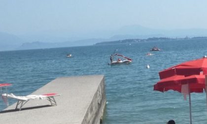 Tuffo alla Feltrinelli, giovane rischia la paralisi