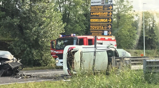 Ribaltamento sulla tangenziale sud