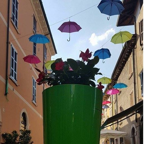 Rivoltella esplode di colore