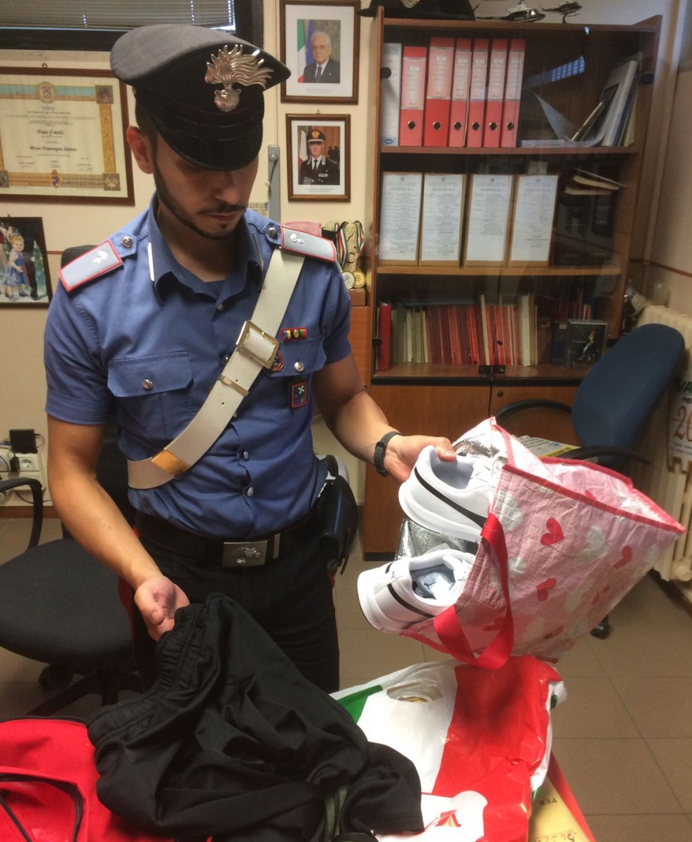 Ruba abiti e scarpe: denunciato olandese