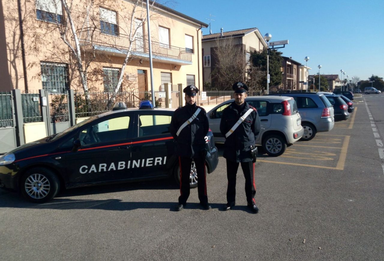 Rubano vestiti, arrestati due rumeni a Bussolengo