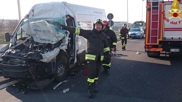 Schianto in A4, è bresciano il camionista