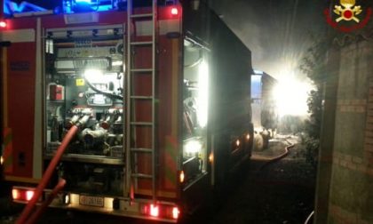 Scoppia l’inferno in un garage