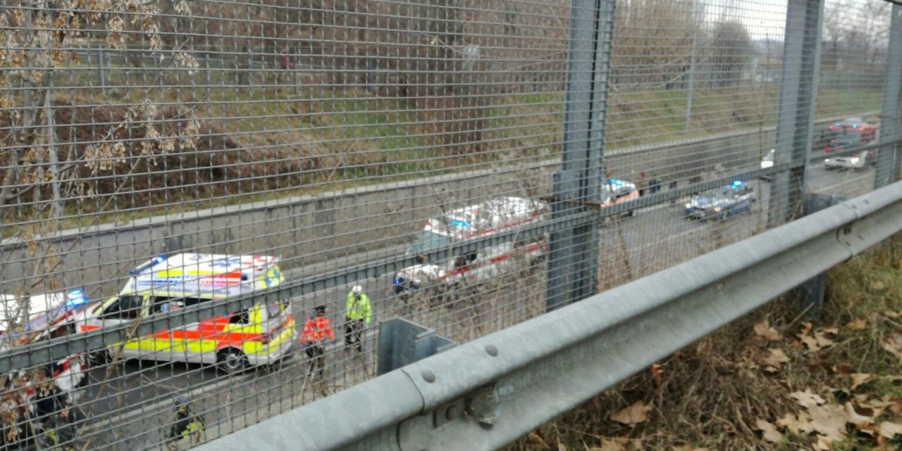 Scuolabus, schianto in galleria!