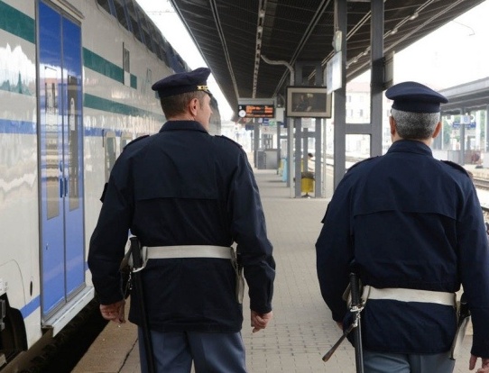 Senza biglietto: pestato il capotreno