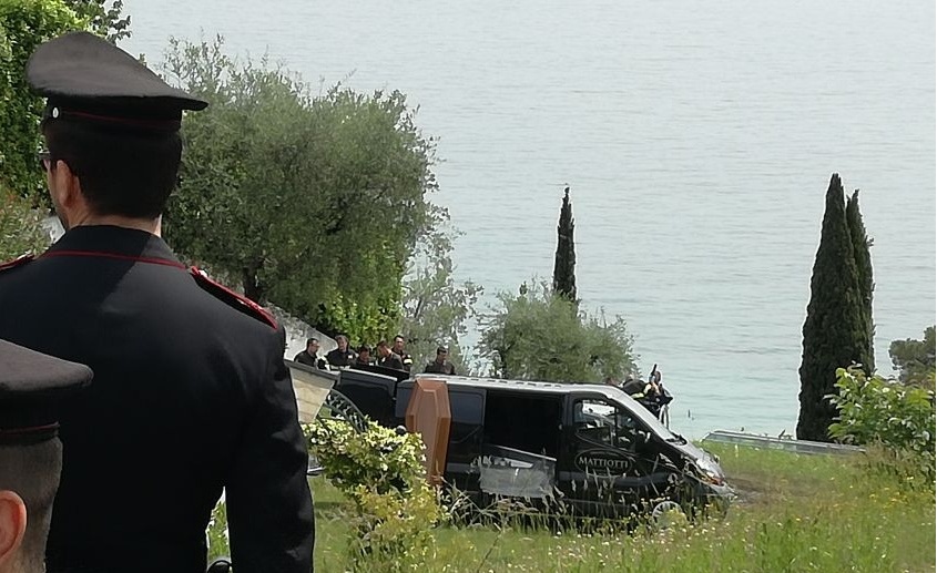 Sepolti i coniugi morti carbonizzati