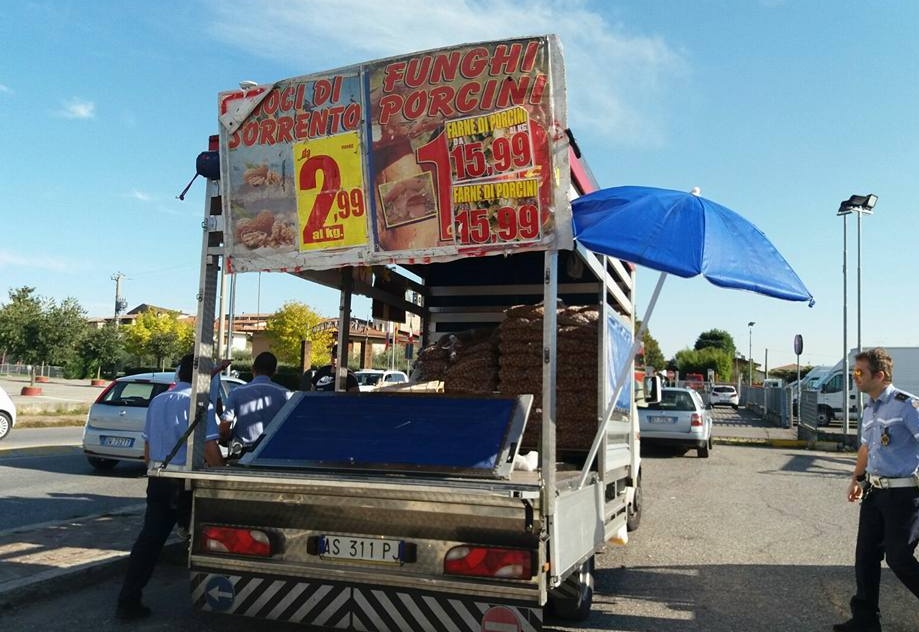 Sequestrata merce ad un venditore abusivo