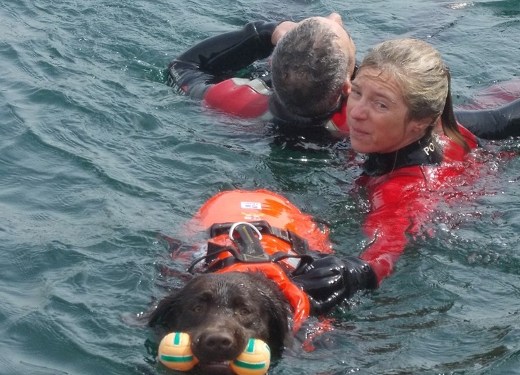 Simulazione in acqua con bagnini speciali