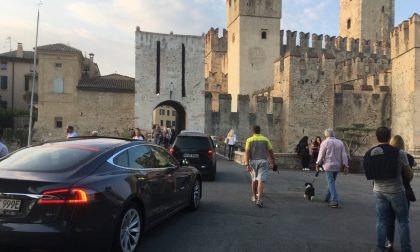 Sirmione, parcheggi gratis in penisola per tre venerdì