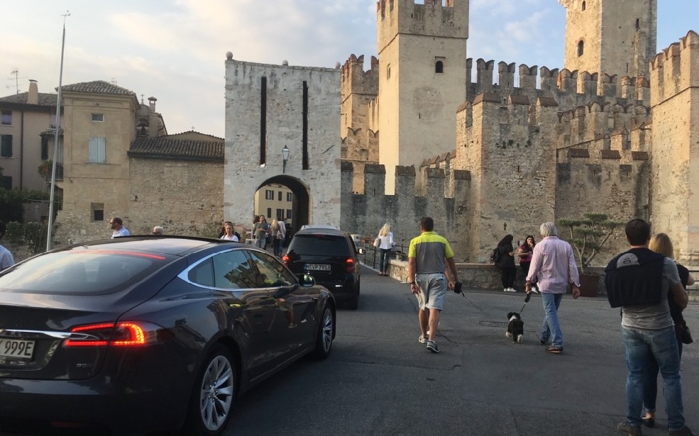 Sirmione, parcheggi gratis in penisola per tre venerdì