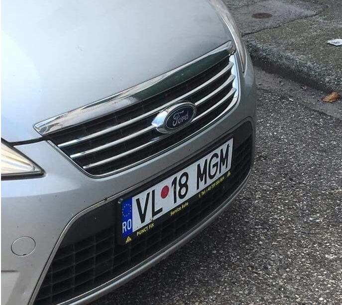 “Sputa e minaccia: attenzione a questa auto”