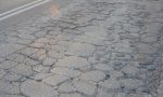 Strada sgretolata dalle piogge