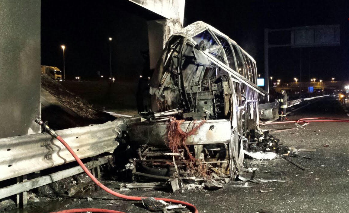 Strage del bus, l’autista è fra i sopravvissuti
